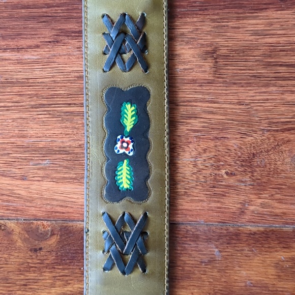 VINTAGE UNISEX "PARIS" DECORATIVE LEATHER BELT SIZE 30 - Picture 5 of 9